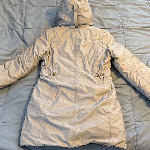 The North Face | EUC Khaki Colored Puffer Jacket with Hood - Picture 13 of 14